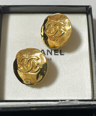 Vintage CHANEL golden round earrings with CC mark. Classic vintage Chanel jewelry. 050723ya1