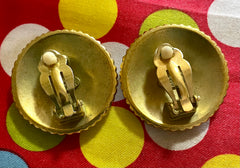 Vintage CHANEL golden round earrings with logo. Cookie biscuit design. Unique and fun jewelry. 050630ya1