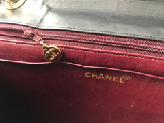 Vintage Chanel classic large black lambskin 2.55 square shape chain shoulder bag with golden large CC closure. Must have purse. 0404081