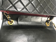 Vintage Chanel classic large black lambskin 2.55 square shape chain shoulder bag with golden large CC closure. Must have purse. 0404081