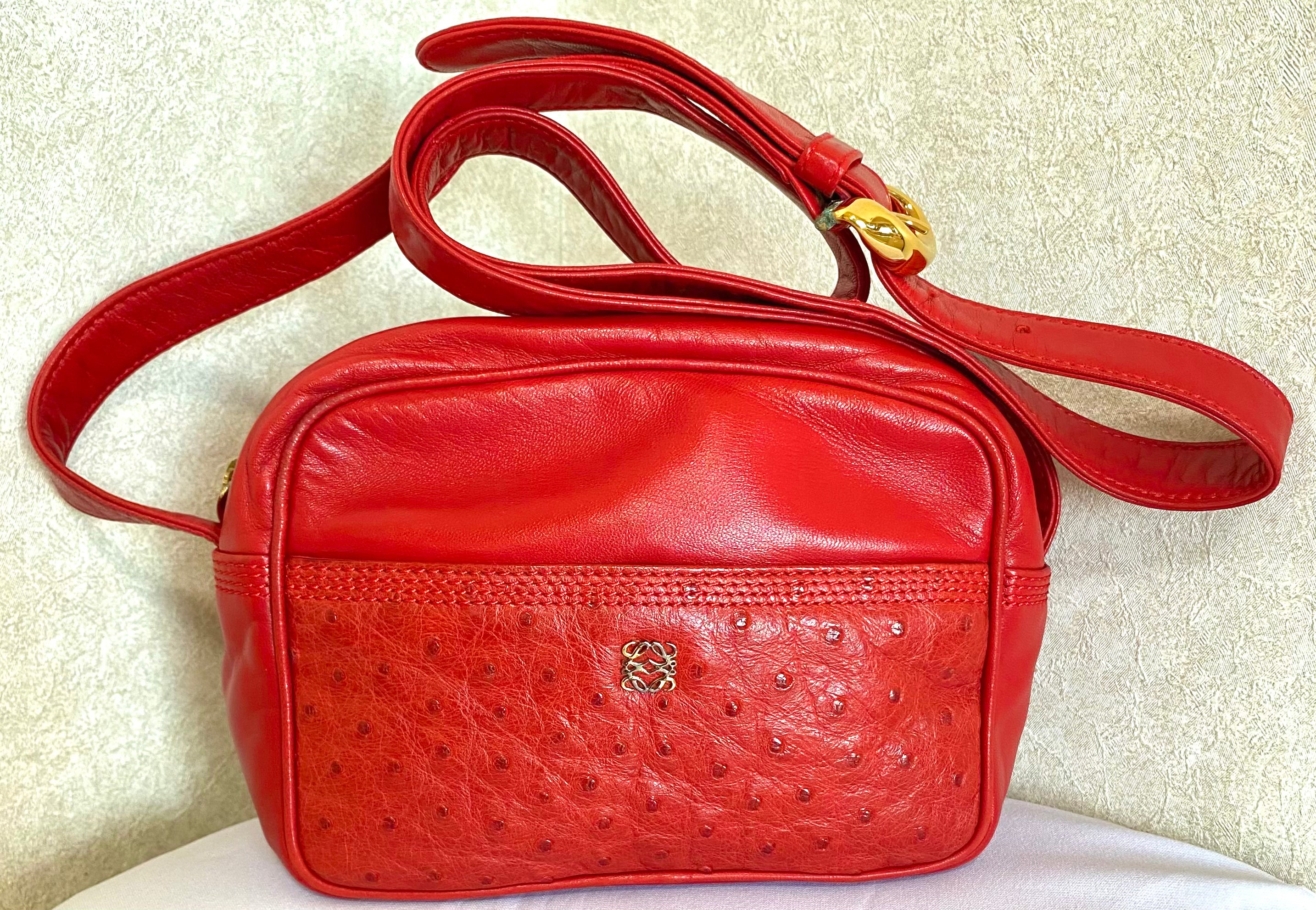 Vintage LOEWE red genuine ostrich and nappa leather bag style shoulder bag with metal logo motif. Rare masterpiece. 050531yc2