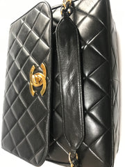 Vintage Chanel classic large black lambskin 2.55 square shape chain shoulder bag with golden large CC closure. Must have purse. 0404081