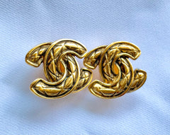 Vintage CHANEL earrings with matelasse CC marks. Beautiful and rare jewelry. 050327ya1