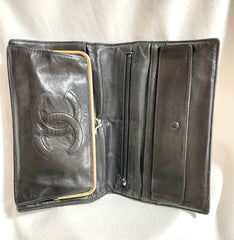 Vintage CHANEL black lambskin oval stitch clutch bag, wallet, pouch, mini purse, coin case with kiss lock case. 0410243