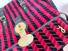 Vintage Roberta di Camerino red and black velvet chevron kelly handbag with golden logo motif. Rare masterpiece purse. 0501101ac