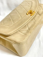 Vintage CHANEL beige lambskin classic 2.55 flap chain shoulder bag, Diana bag with gold tone CC closure. Must have daily use purse. 050310ra