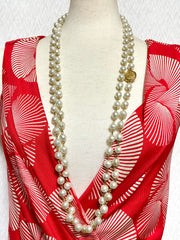 Vintage CHANEL faux pearl necklace, extra long necklace with golden round logo motif. Must have classic jewelry piece. 0408152