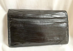 Vintage CHANEL black lambskin oval stitch clutch bag, wallet, pouch, mini purse, coin case with kiss lock case. 0410243