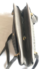 Vintage Bally grey, taupe smooth and suede leather mix intrecciato bag with gold tone B motif. Perfect daily use shoulder bag.  0403173