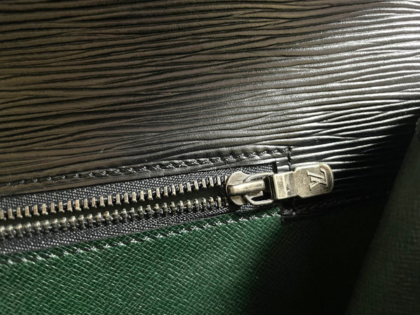 W3. Vintage Louis Vuitton black epi trapezoid mod style clutch bag. One  unique purse from epi line. Unisex and daily use. Trapeze. 0407261
