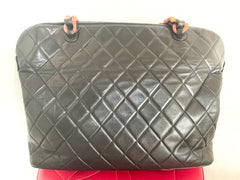 Vintage CHANEL black lambskin large tote bag with brown plastic chains and CC mark charm to the LAMPO zipper. 050206ac3