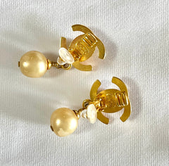 Vintage CHANEL golden turn lock CC and dangle pearl earrings. Very classic and popular jewelry. Coco mark earrings. 050327rc1