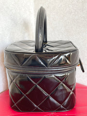 Vintage CHANEL black patent enamel quilted leather square shape vanity bag with golden CC motif. Rare and collectible handbag. 050120an1