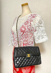 80's vintage Chanel black 2.55 shoulder bag with circle CC flap design. Rare piece from the era. 0410283