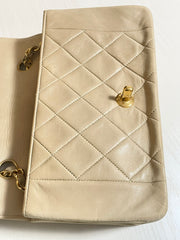 Vintage CHANEL beige lambskin classic 2.55 flap chain shoulder bag, Diana bag with gold tone CC closure. Must have daily use purse. 050310ra