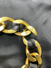 MINT. Vintage Chanel golden chain and black bracelet with CC motifs. Must have 90s classic jewelry from Chanel. 0411272