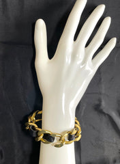 MINT. Vintage Chanel golden chain and black bracelet with CC motifs. Must have 90s classic jewelry from Chanel. 0411272