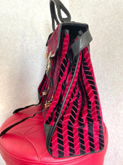 Vintage Roberta di Camerino red and black velvet chevron kelly handbag with golden logo motif. Rare masterpiece purse. 0501101ac