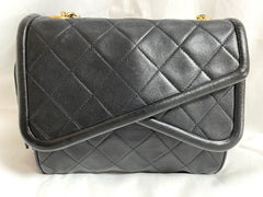 Vintage CHANEL black fringe camera bag with double flaps. Must have collar design flap shoulder bag. 0408151