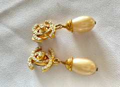 Vintage CHANEL teardrop turn-lock crystal CC and dangle pearl earrings. Very classic and popular jewelry. Coco mark. 050327rc2