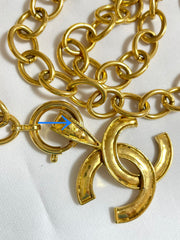 Vintage CHANEL golden oval hoop chain necklace with large CC logo pendant top. 0408248