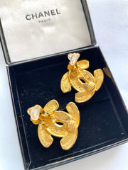 Vintage CHANEL earrings with matelasse CC marks. Beautiful and rare jewelry. 050327ya1