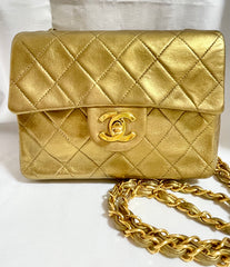 Vintage CHANEL golden lambskin flap chain shoulder bag, classic 2.55 mini purse with gold tone CC closure. 0409052