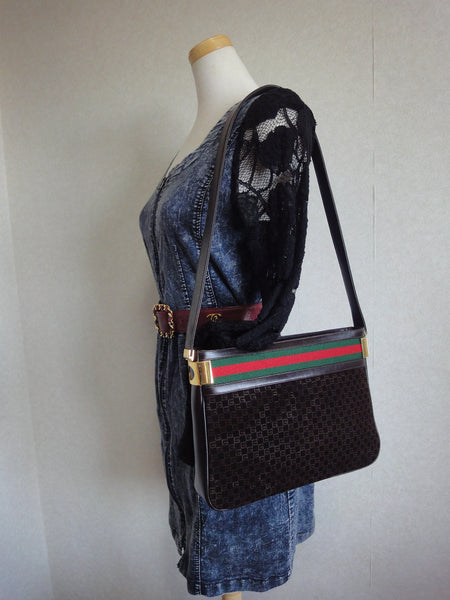 Vintage Gucci dark brown suede GG print shoulder bag with sherry line –  eNdApPi ***where you can find your favorite designer  vintages..authentic, affordable, and lovable.