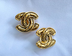 Vintage CHANEL earrings with matelasse CC marks. Beautiful and rare jewelry. 050327ya1