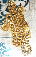 Vintage CHANEL golden thick chain belt with a CC charm and logo plate. 82cm. Classic belt. 0410244