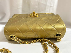 Vintage CHANEL golden lambskin flap chain shoulder bag, classic 2.55 mini purse with gold tone CC closure. 0409052