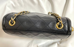 Vintage CHANEL black fringe camera bag with double flaps. Must have collar design flap shoulder bag. 0408151