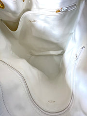 MINT. Vintage CHANEL red and white canvas large hobo shoulder bag with supermodel print and CC charm. Mademoiselle. 0407231