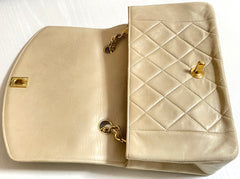 Vintage CHANEL beige lambskin classic 2.55 flap chain shoulder bag, Diana bag with gold tone CC closure. Must have daily use purse. 050310ra
