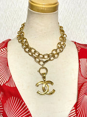 Vintage CHANEL golden oval hoop chain necklace with large CC logo pendant top. 0408248