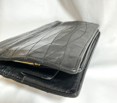 Vintage CHANEL black lambskin oval stitch clutch bag, wallet, pouch, mini purse, coin case with kiss lock case. 0410243