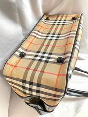 Vintage Burberry classic beige nova check fabric handbag with black leather trimmings. Classic Burberry bag. Large bag. Unisex. 0409051