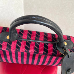 Vintage Roberta di Camerino red and black velvet chevron kelly handbag with golden logo motif. Rare masterpiece purse. 0501101ac
