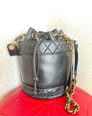 Vintage CHANEL black lambskin bucket hobo drum shoulder bag with golden chain strap, CC mark, and drawstring. 041205bs3