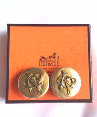 Vintage HERMES gold tone round earrings with trumpet and ribbon design. jewelry piece back in the old era. Classic Sellier series. 210805