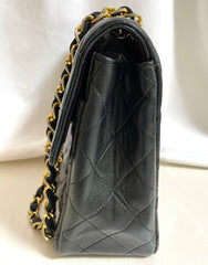 80's vintage Chanel black 2.55 shoulder bag with circle CC flap design. Rare piece from the era. 0410283