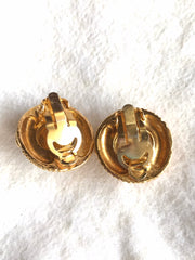 Vintage CHANEL gold tone round earrings with faux pearl and CC motifs. Great and rare Chanel vintage jewelry gift. 0406013