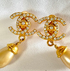 Vintage CHANEL teardrop turn-lock crystal CC and dangle pearl earrings. Very classic and popular jewelry. Coco mark. 050327rc2