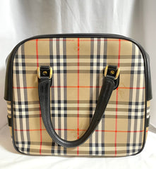 Vintage Burberry classic beige nova check fabric handbag with black leather trimmings. Classic Burberry bag. Large bag. Unisex. 0409051