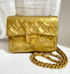 Vintage CHANEL golden lambskin flap chain shoulder bag, classic 2.55 mini purse with gold tone CC closure. 0409052