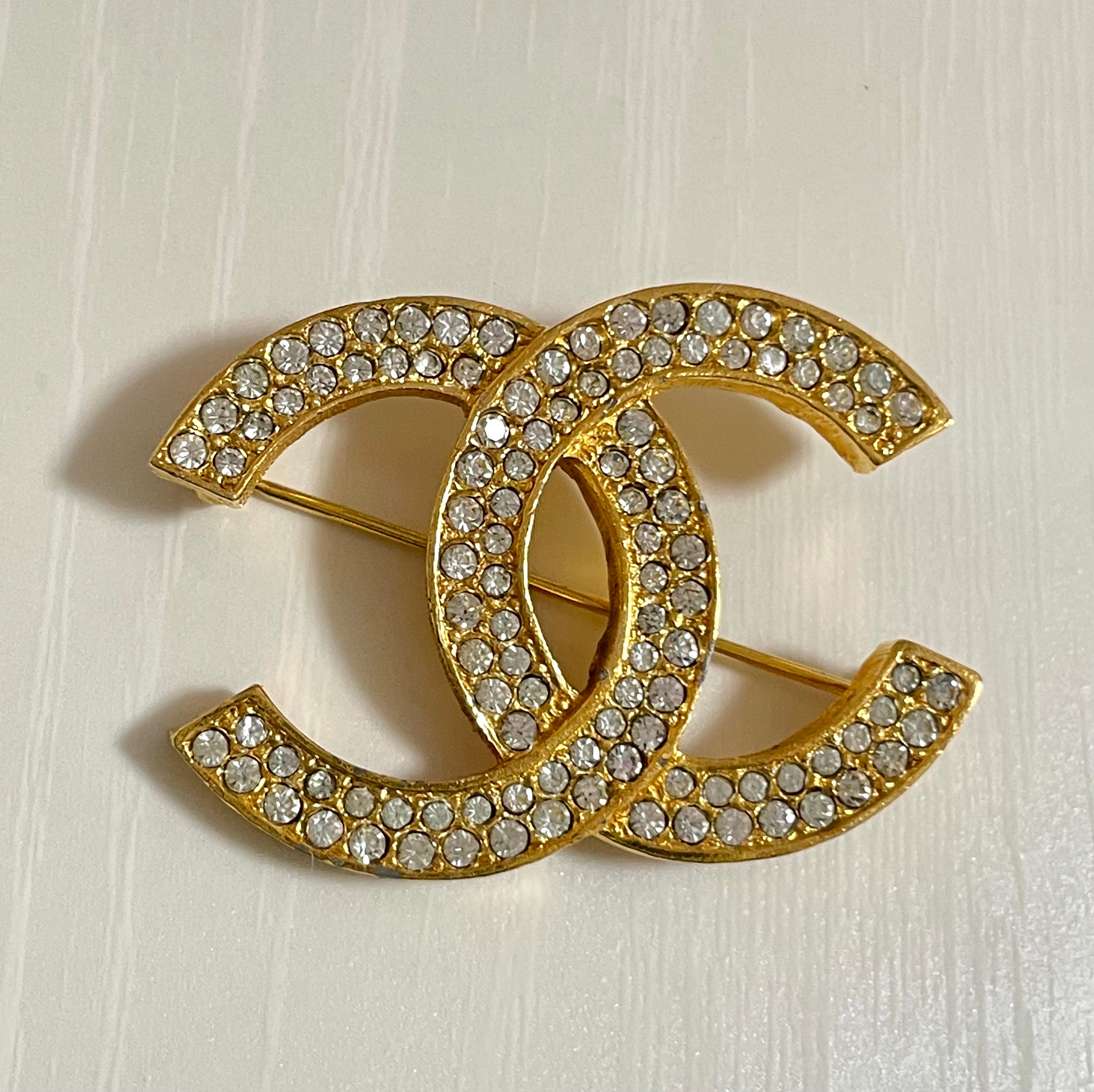 W2 Vintage Chanel CC brooch with crystals. Must have classic jewelry. Great gift. 0407265