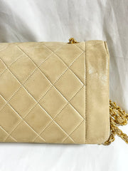 Vintage CHANEL beige lambskin classic 2.55 flap chain shoulder bag, Diana bag with gold tone CC closure. Must have daily use purse. 050310ra