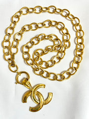 Vintage CHANEL golden oval hoop chain necklace with large CC logo pendant top. 0408248