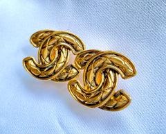 Vintage CHANEL earrings with matelasse CC marks. Beautiful and rare jewelry. 050327ya1