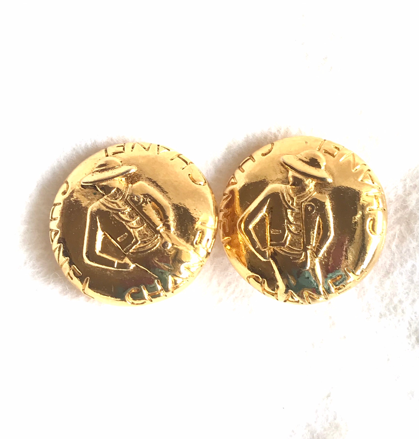 Vintage CHANEL gold tone round earrings with mademoiselle figure. Classic vintage Chanel jewelry. 0406011